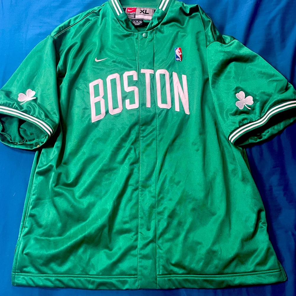 Official 2000’s Boston Celtics warmup shooting shirt.